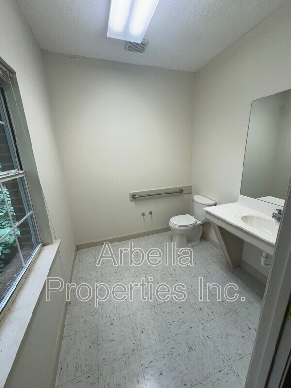 Building Photo - 902 Sunset Dr 7B