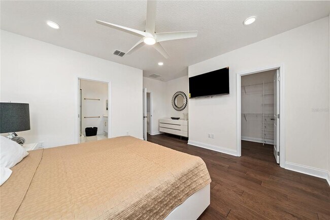 Building Photo - 16001 Grafton Wy