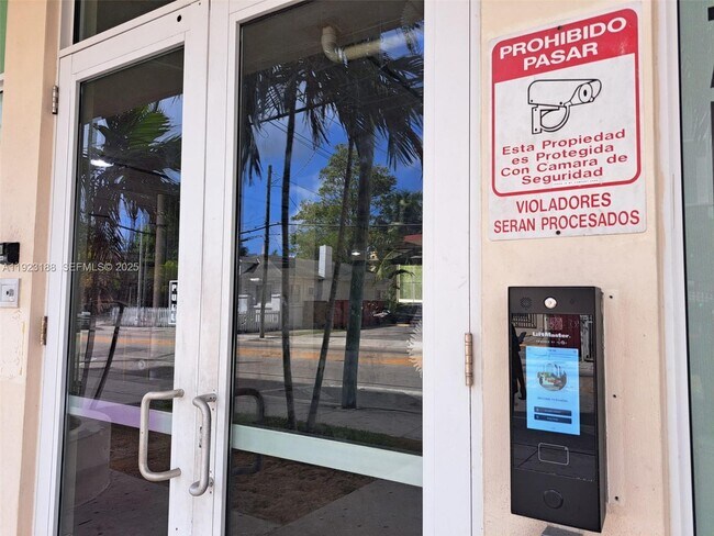 Building Photo - 120 SW 8th Ave