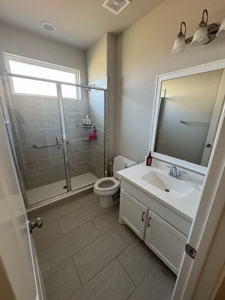 Building Photo - 801 Dragon Banner Dr