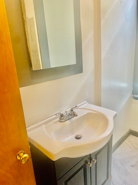 Building Photo - 336 Christian Ave