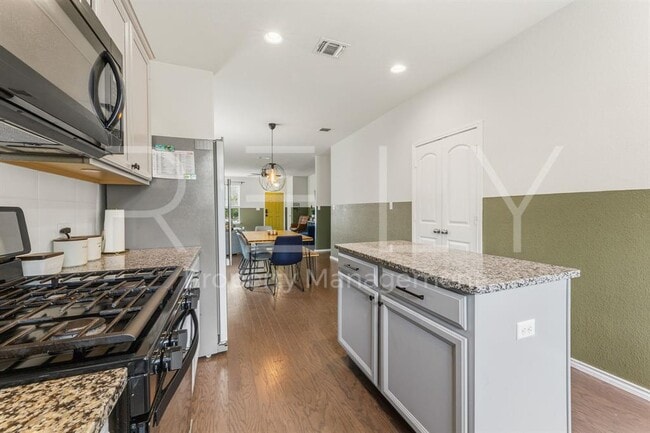 Building Photo - 1600 Cliffbrake Wy