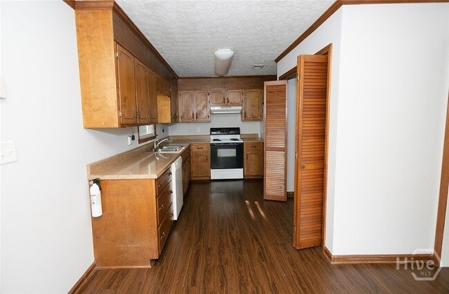 Building Photo - 147 VFW Dr