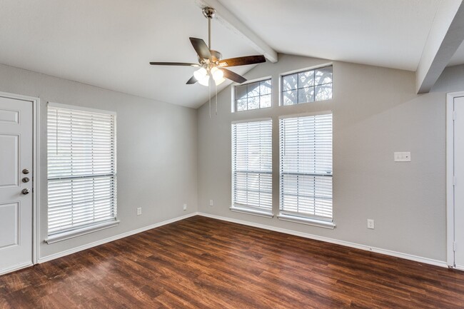 Building Photo - 117 Peachtree Ct