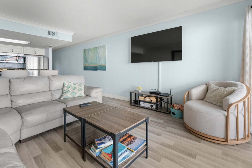 Building Photo - 260 Southbay Dr