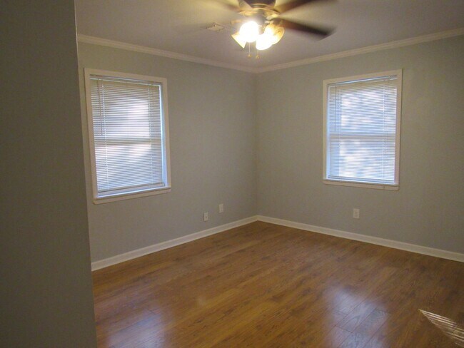 Building Photo - Contact Peggy 501 676 1758