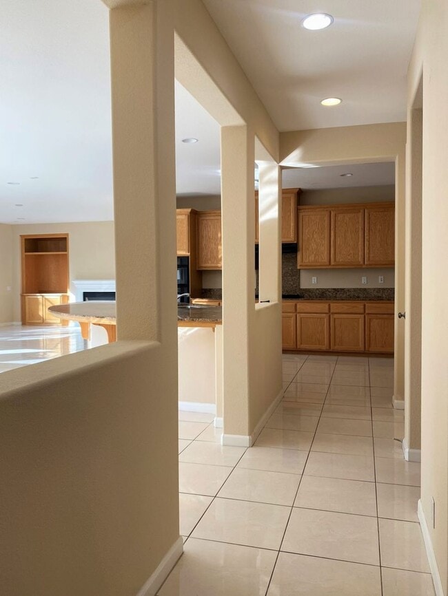 Building Photo - Available NOW and a Must SEE!