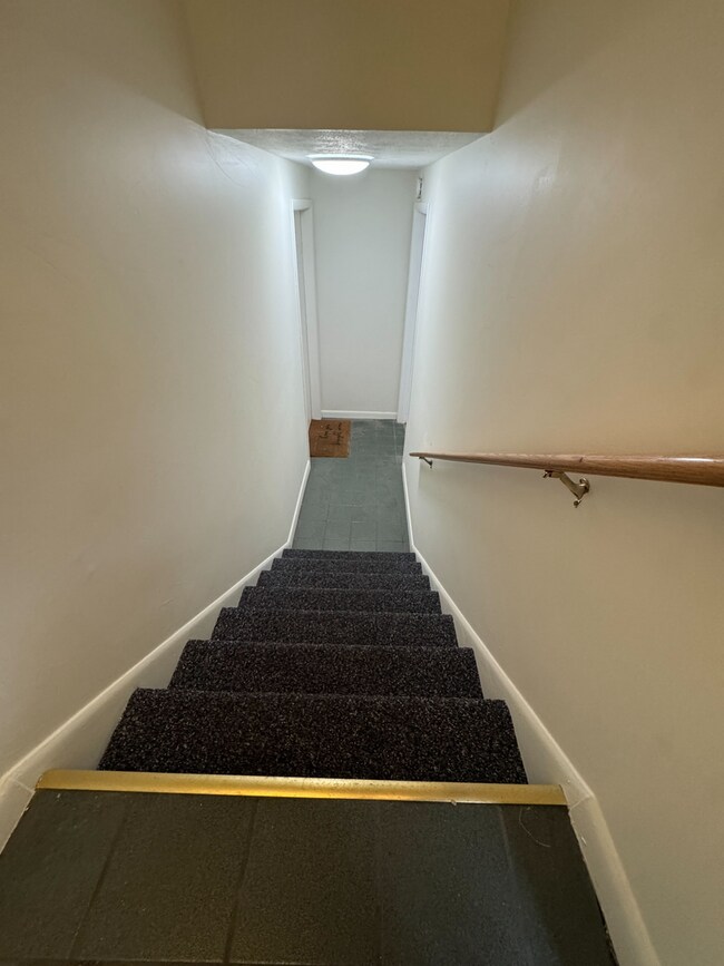 Building Photo - 334 S Broadway