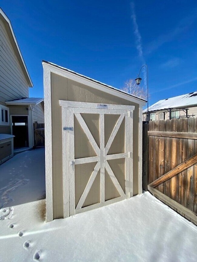 Building Photo - Spacious Briargate 4 Bedroom/3.5 Bathroom Home with huge Yard