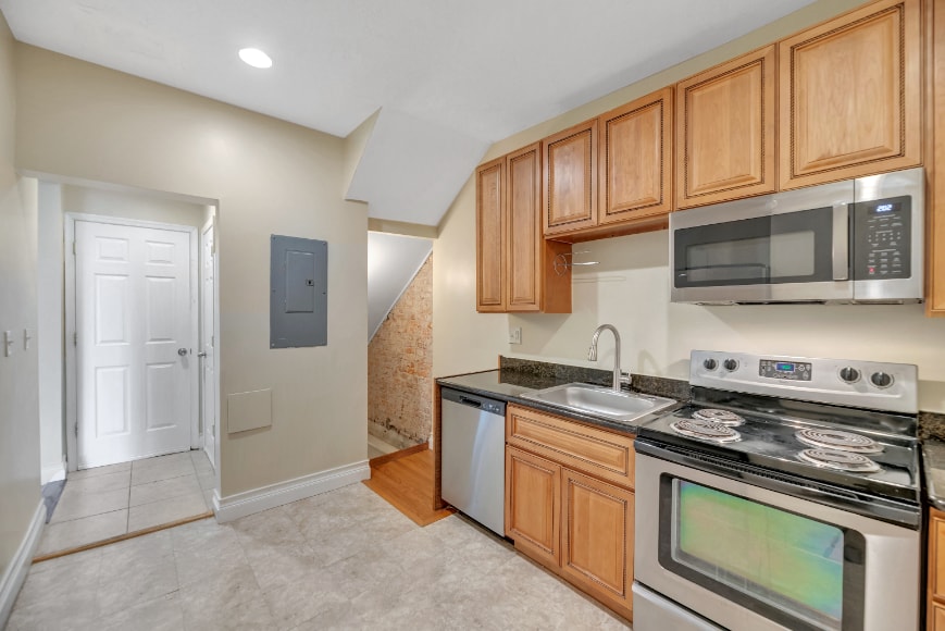 Building Photo - 1865 Newton St NW