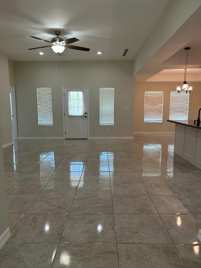 Building Photo - 2933 Zeb Dr