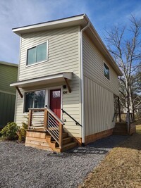 Building Photo - East Asheville Rental!