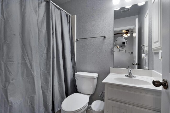 Building Photo - 1908 Thorndale Cir