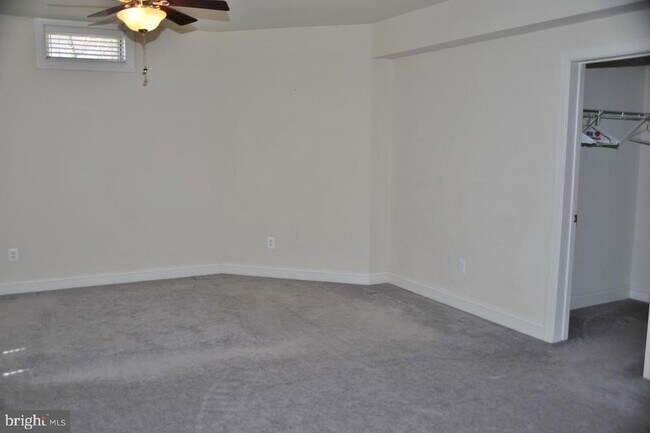 Building Photo - 7582 Venture Dr