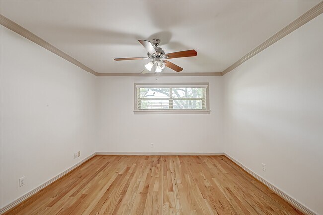 Building Photo - 5611 Briarbend Dr