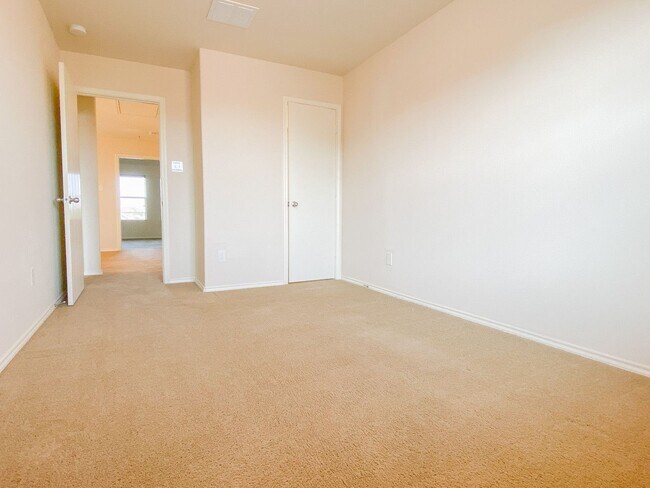 Building Photo - 12021 Pecangate Way