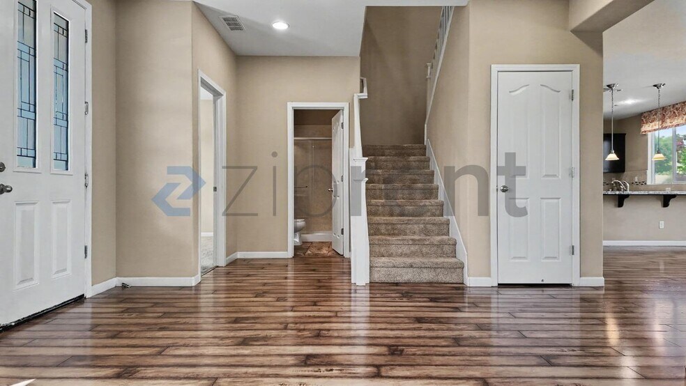 Building Photo - Unit