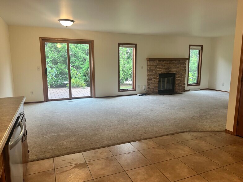 Building Photo - 23 Hollyhock Ct