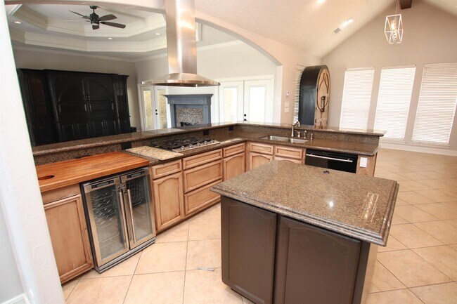 Building Photo - 7950 Riviera Ct