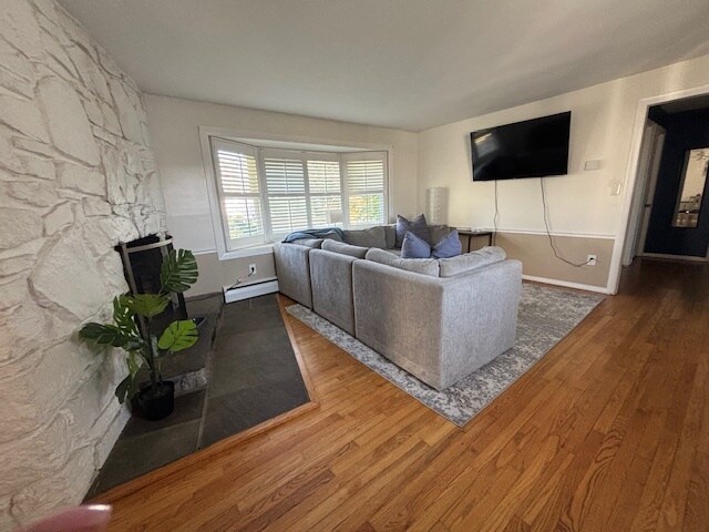 Building Photo - 93 Seaside Ave