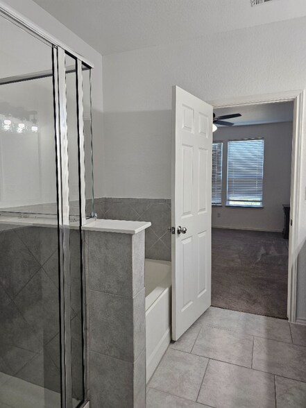 Building Photo - 14223 Laurel Br