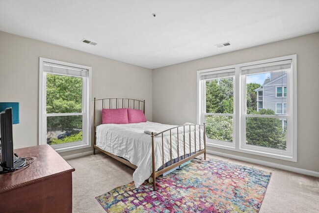 Building Photo - 3178 Summit Square Dr