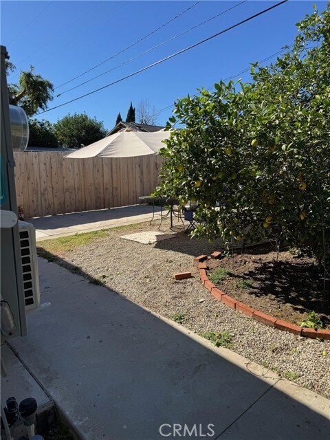 Building Photo - 6439 Graves Ave