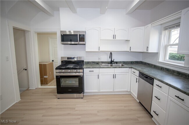 Building Photo - 12412 Sprecher Ave