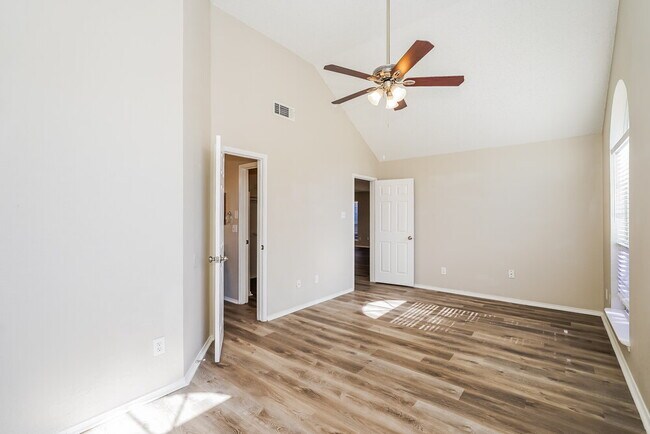 Building Photo - 4813 Cable Dr