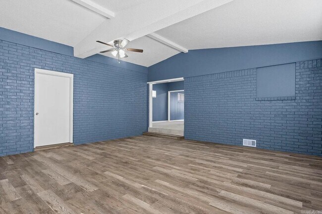 Building Photo - 2502 N Lakeview