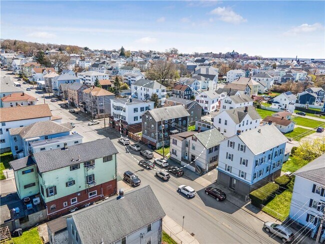 Building Photo - 1081 Bedford St