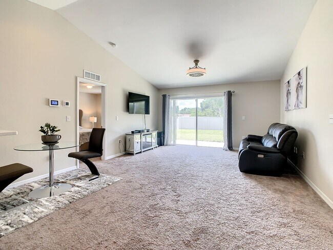 Building Photo - Beautiful 3 Bedroom 2 bath Home in desirab...