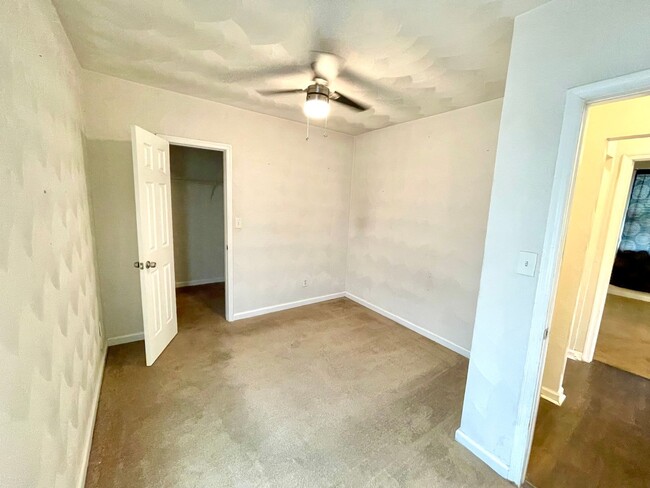 Building Photo - Charming 3-Bedroom Home with Fenced Yard i...