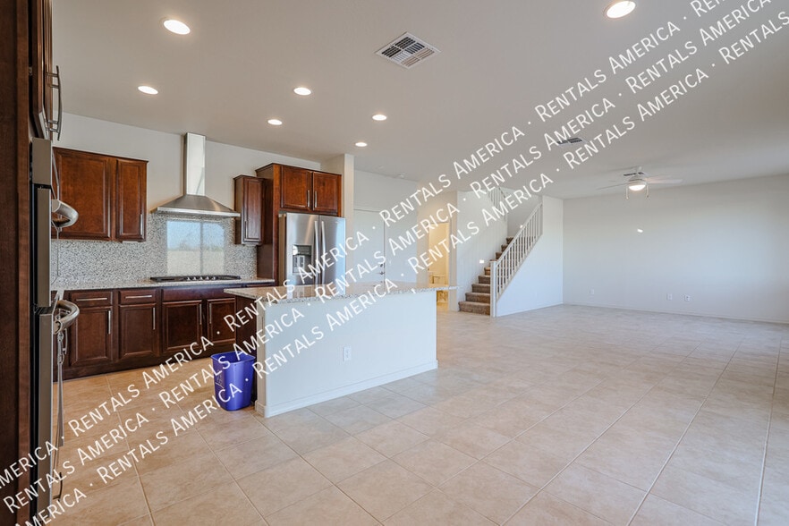 Building Photo - 5625 N 87th Dr