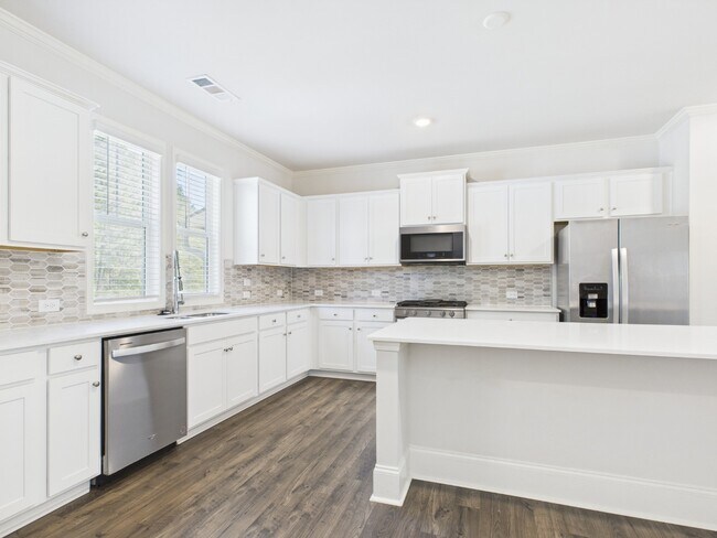 Building Photo - 3 Bed, 3.5 Bath, Finished Basement room, 2 car garage, walkable to Woodstock Middle and High scho...