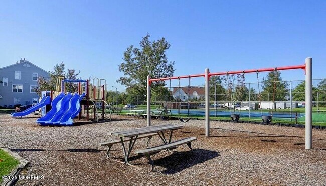 Building Photo - 76 Des Moines Ct