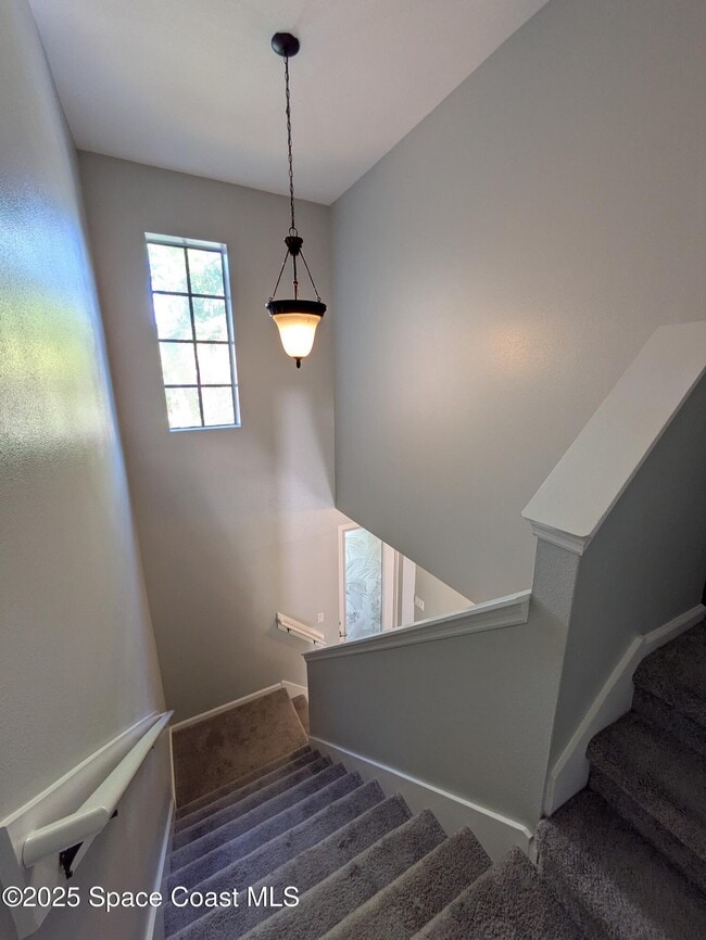 Building Photo - 725 Ventura Dr