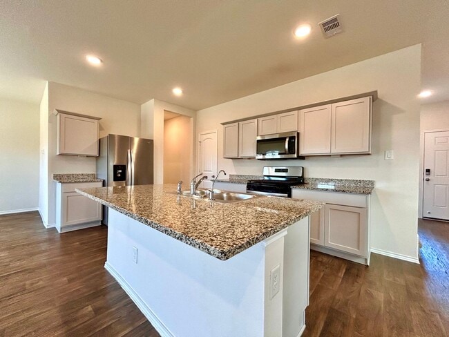 Building Photo - 221 Granary Dr