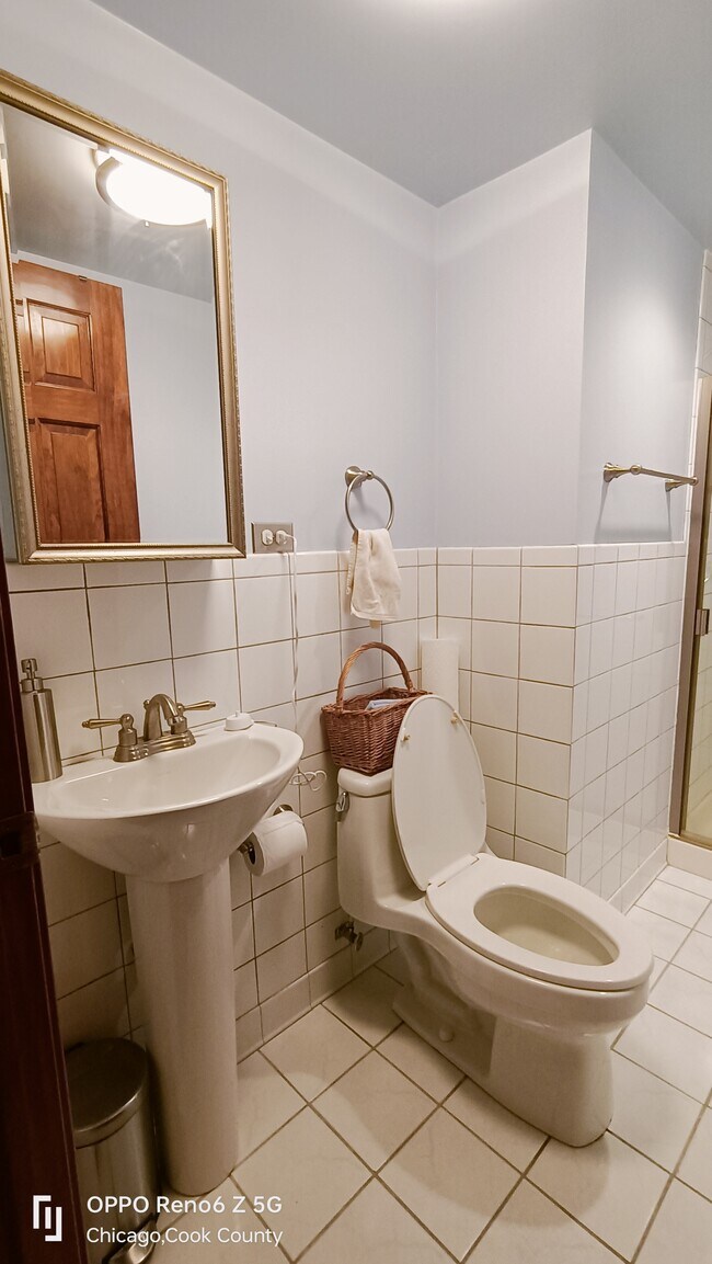 Building Photo - 5557 S Harper Ave