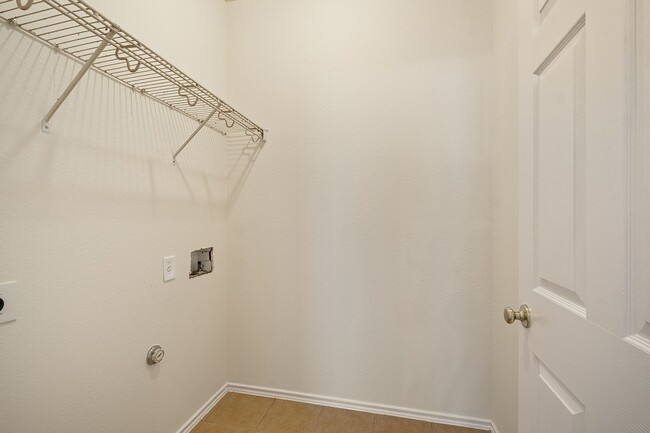 Building Photo - Spacious 4 Bedroom, 2 Bath Single-Story Home in Manor