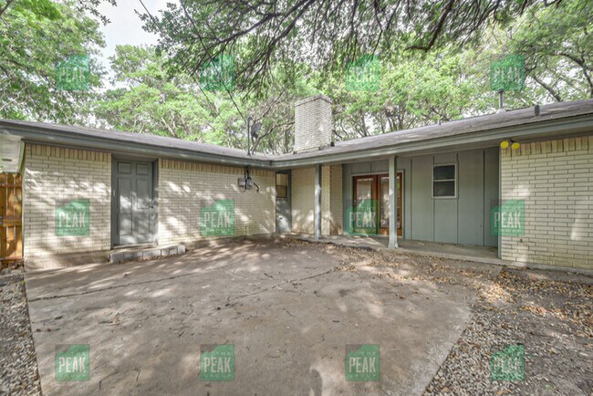 Building Photo - 3.2.2  2212 sq ft Wedgwood Area
