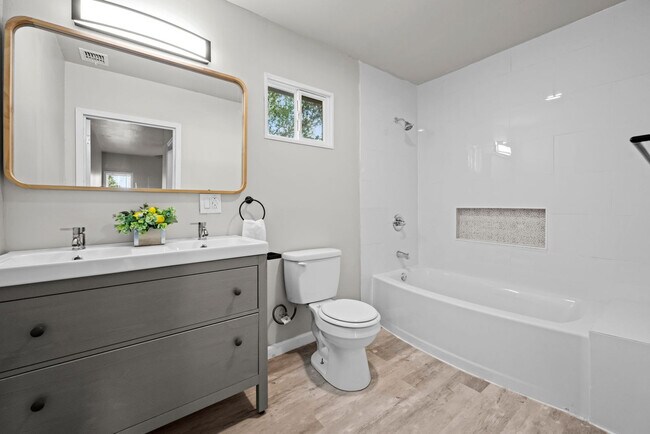 Building Photo - 4717 Edith St