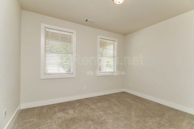 Building Photo - 140 Stewart Glen Dr