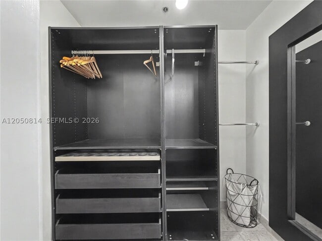 Building Photo - 2124 Fisher Island Dr