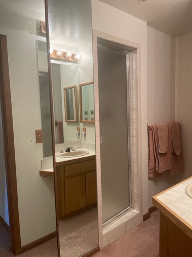 Building Photo - Month-to-month Summer Rental Condo