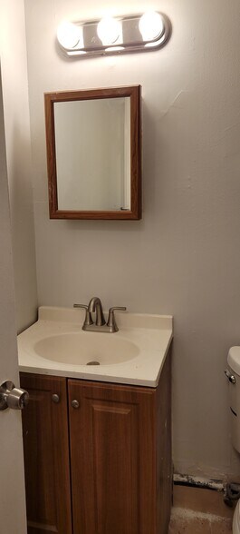 Building Photo - 99 Lark St