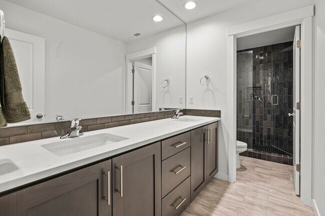 Building Photo - 18006 NE 47th Ave