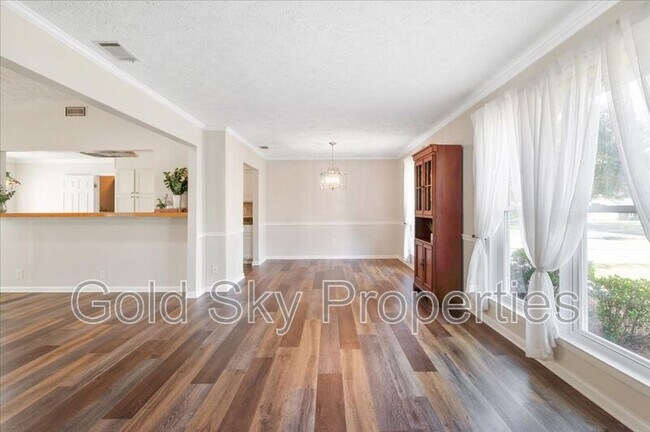 Building Photo - 210 Pine Grove Dr