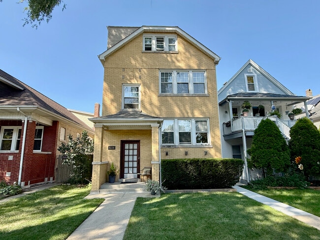 Primary Photo - 5128 W Carmen Ave
