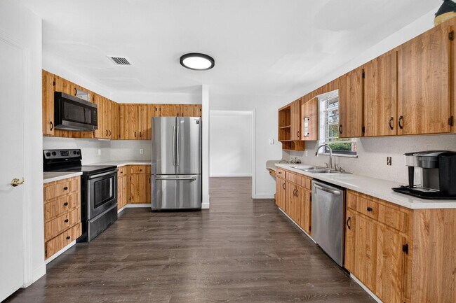 Building Photo - 5989 Coconut Blvd